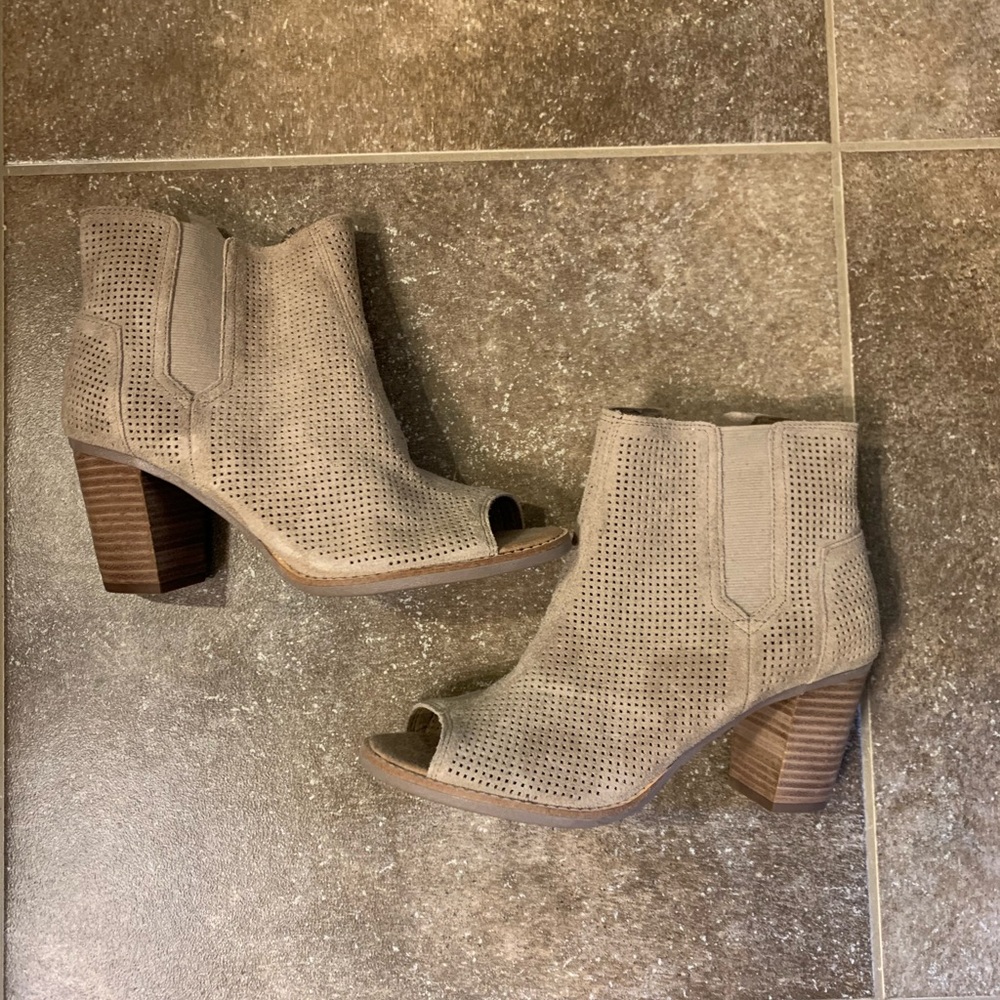 TOMS heels NWOT